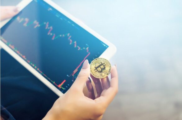 Female Invests In Bitcoin | Itmunch
