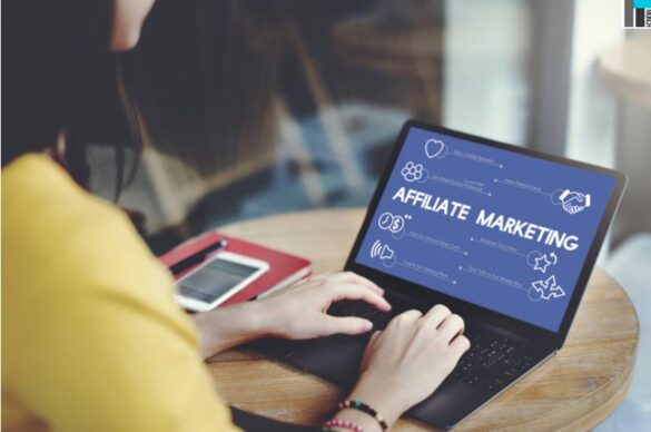 Girl Taking The Affiliate Marketing Course On Laptop I Itmunch