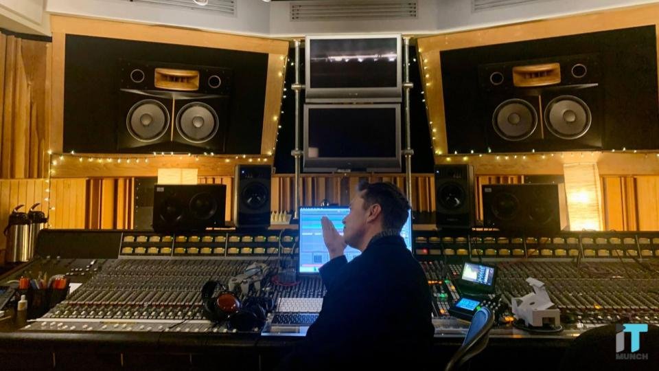 Elon Musk in music studio | iTMunch