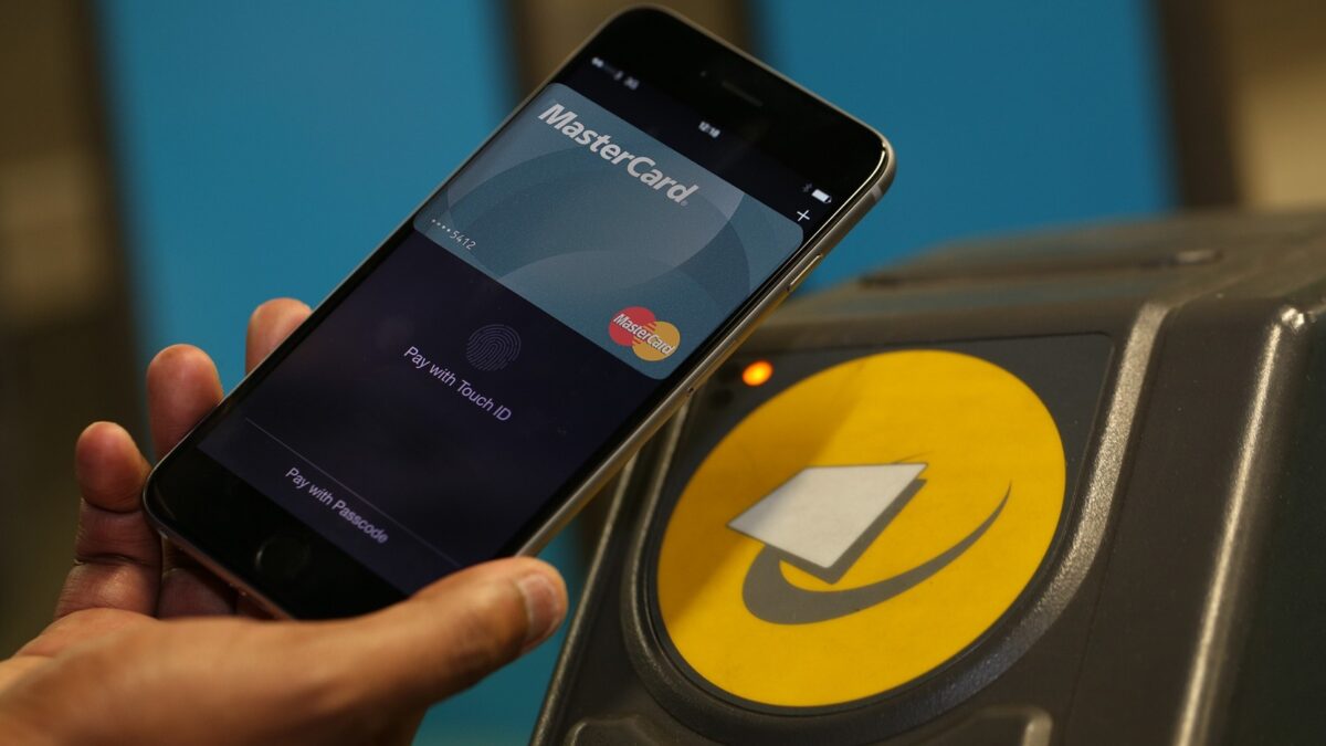 Mastercard Introduces Track Instant Pay for Swift B2B Transactions