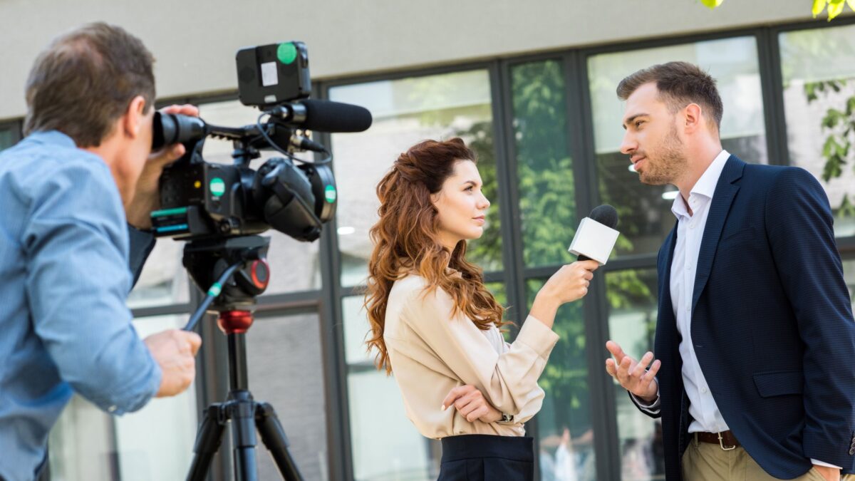 The Impact of AI on Journalism: Enhancing Reporting and News Delivery