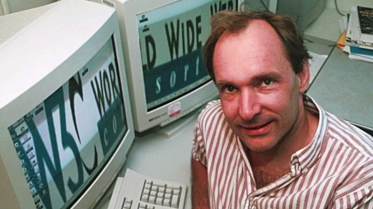 The History and Evolution of the World Wide Web(WWW)