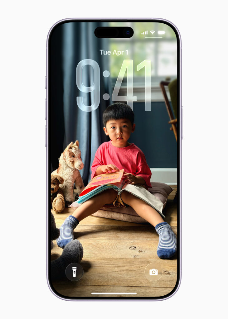 Apple Iphone 17 Lock Screen 250909 1